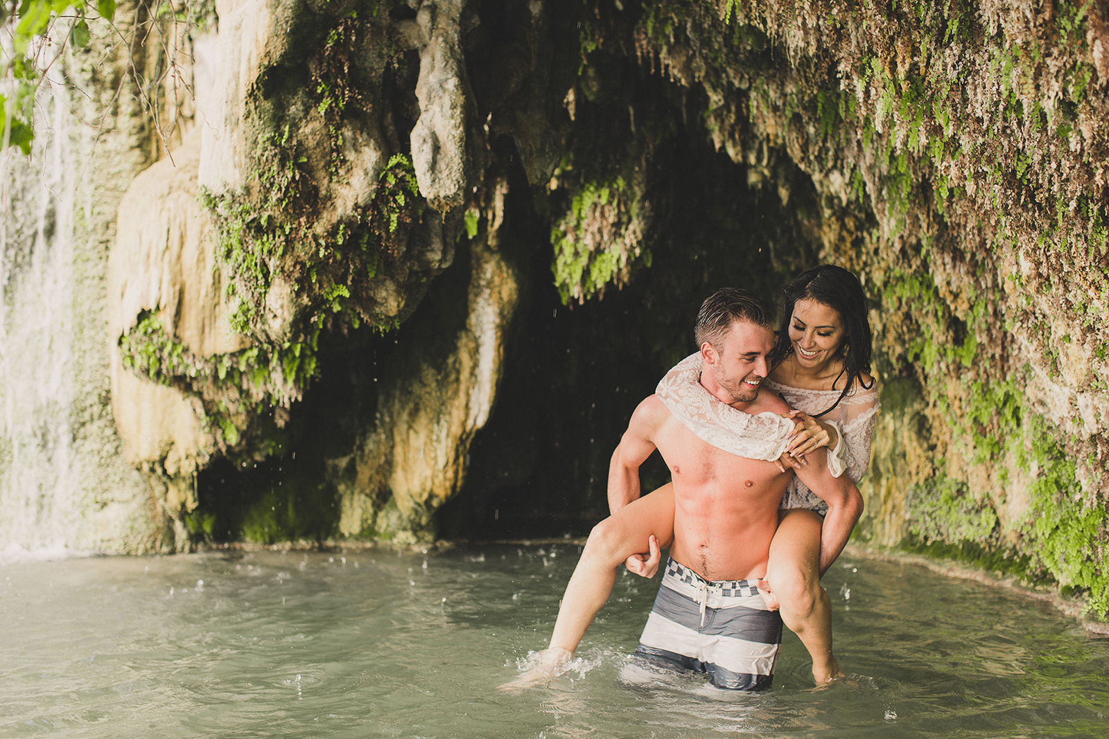 Taylor Made Photography captures couple in love in natural springs of Arizona